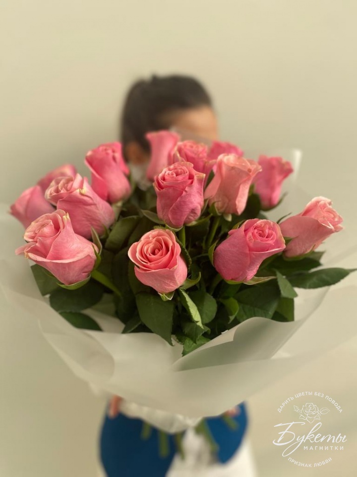 Купить 15 розовых Кенийских роз с доставкой по Магнитогорску