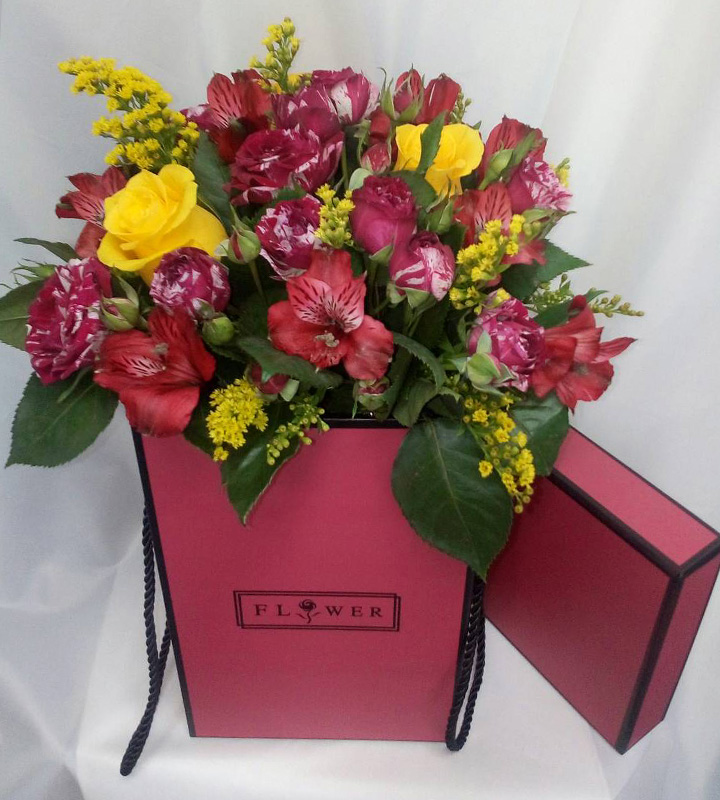 Купить Коробка с цветами "Шик" с доставкой по Магнитогорску